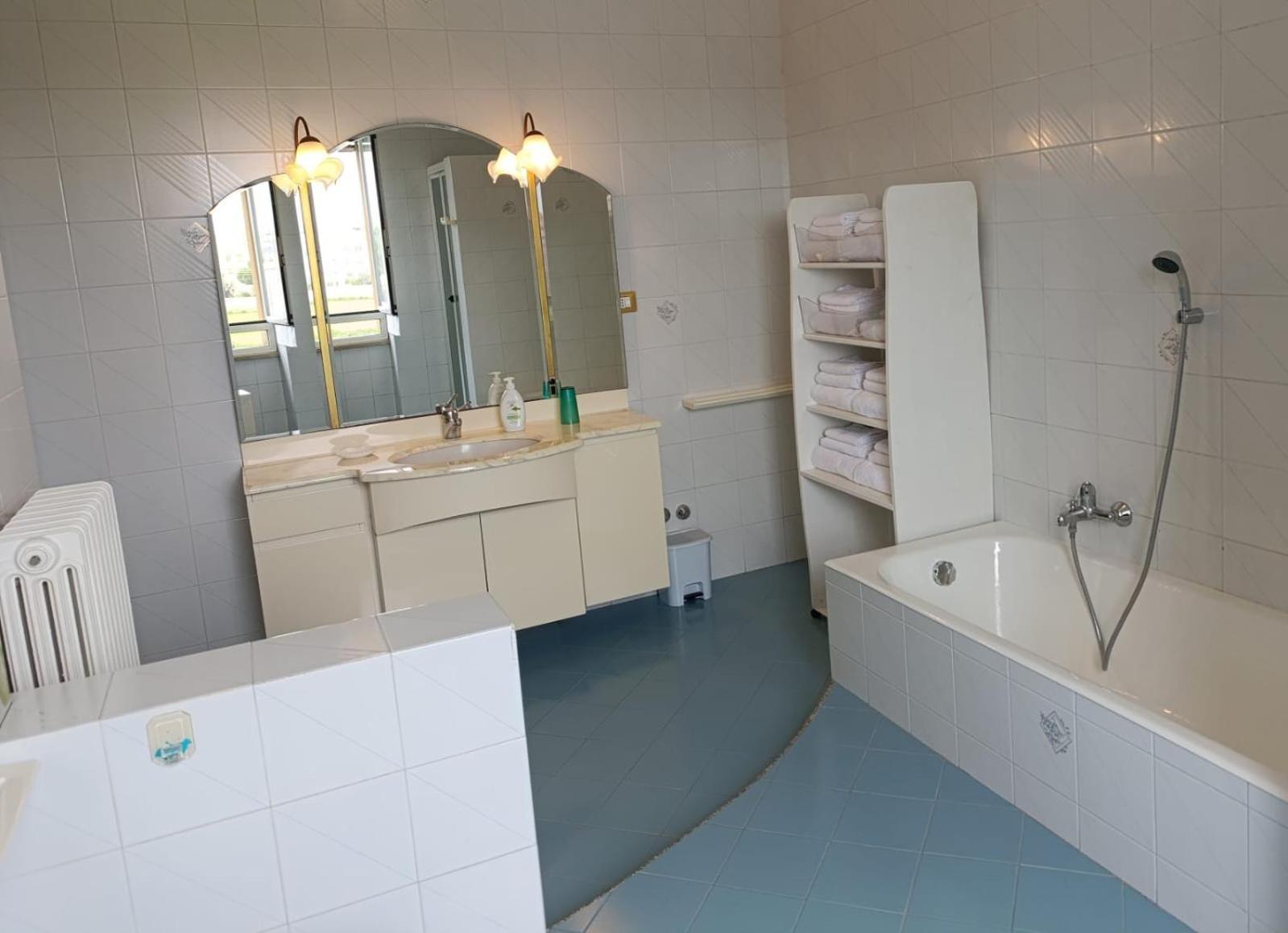 Appartement Le Rondini à Trani Extérieur photo